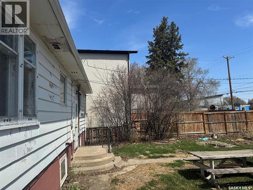 1318 B Avenue N, Saskatoon, SK - Outdoor