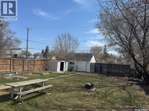1318 B Avenue N, Saskatoon, SK - Outdoor