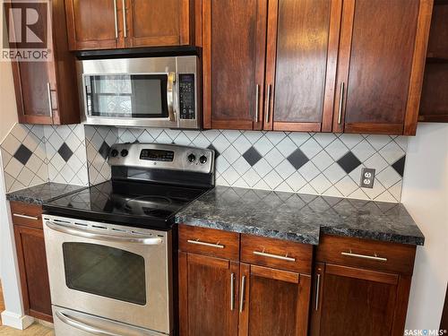 1318 B Avenue N, Saskatoon, SK - Indoor Photo Showing Kitchen