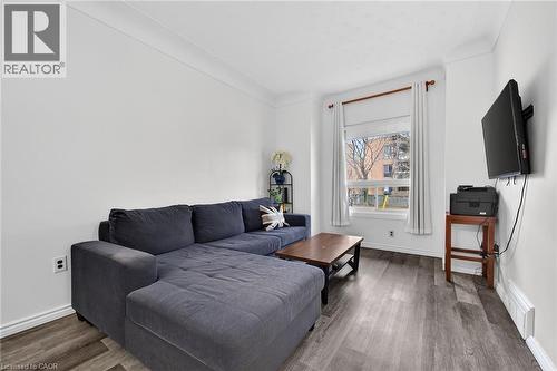 96 Wentworth Street N, Hamilton, ON - Indoor Photo Showing Living Room