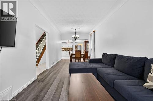 96 Wentworth Street N, Hamilton, ON - Indoor Photo Showing Living Room
