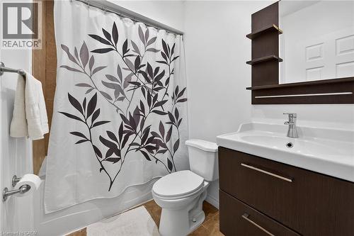 96 Wentworth Street N, Hamilton, ON - Indoor Photo Showing Bathroom