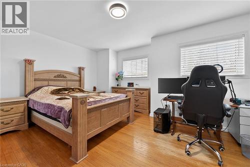 96 Wentworth Street N, Hamilton, ON - Indoor Photo Showing Bedroom