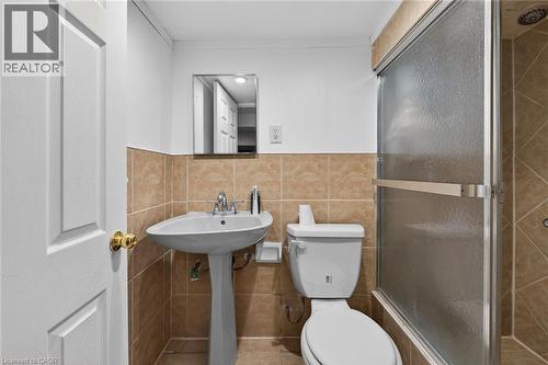 96 Wentworth Street N, Hamilton, ON - Indoor Photo Showing Bathroom