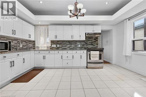 96 Wentworth Street N, Hamilton, ON - Indoor Photo Showing Kitchen With Upgraded Kitchen