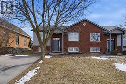 152 CANNIFTON ROAD N Belleville (Thurlow Ward), ON K8P 2T1