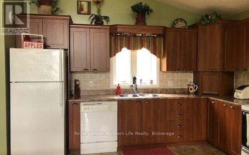 1055E Argo Run, Mattawan, ON - Indoor Photo Showing Kitchen With Double Sink