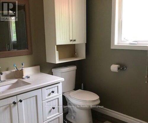 1055E Argo Run, Mattawan, ON - Indoor Photo Showing Bathroom