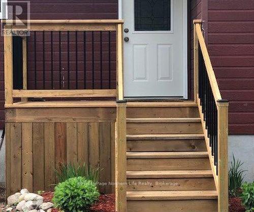 1055E Argo Run, Mattawan, ON -  With Exterior