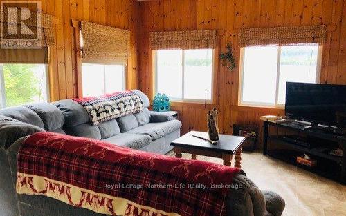 1055E Argo Run, Mattawan, ON - Indoor Photo Showing Living Room