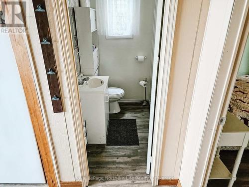 1055E Argo Run, Mattawan, ON - Indoor Photo Showing Bathroom