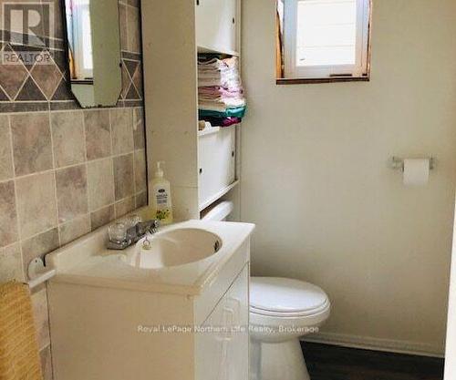 1055E Argo Run, Mattawan, ON - Indoor Photo Showing Bathroom