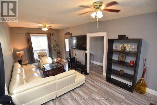 56 Kinrade Avenue, Hamilton, ON - Indoor Photo Showing Living Room