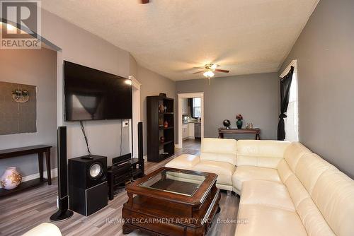 56 Kinrade Avenue, Hamilton, ON - Indoor Photo Showing Living Room