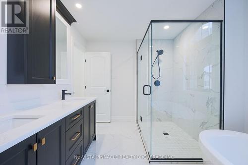 1932 Trailsway Drive, London South (South B), ON - Indoor Photo Showing Bathroom