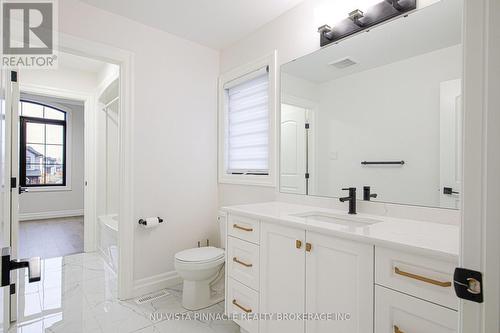 1932 Trailsway Drive, London South (South B), ON - Indoor Photo Showing Bathroom