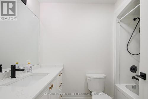1932 Trailsway Drive, London South (South B), ON - Indoor Photo Showing Bathroom