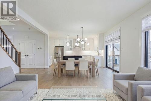 1932 Trailsway Drive, London South (South B), ON - Indoor Photo Showing Living Room