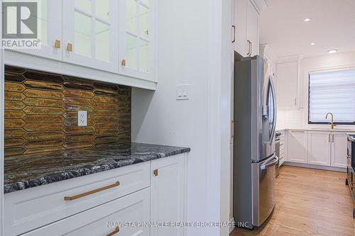 1932 Trailsway Drive, London South (South B), ON - Indoor Photo Showing Kitchen With Upgraded Kitchen