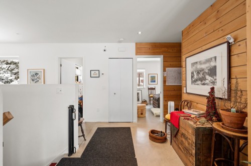 Hall d'entrée/Vestibule - 1055  - 1057 Route 117, Val-David, QC - Indoor Photo Showing Other Room