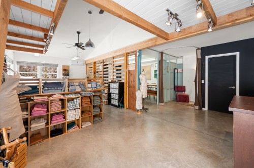 Commerce - 1055  - 1057 Route 117, Val-David, QC - Indoor