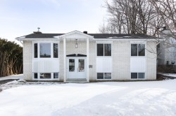 915 Rue Desmarchais Laval (Fabreville), QC H7R 4T1