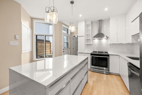 Kitchen - 4017 Rue De Mentana, Montréal (Le Plateau-Mont-Royal), QC - Indoor Photo Showing Kitchen With Upgraded Kitchen