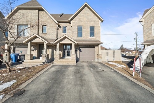 87 Rue Hardisty  Châteauguay, QC J6J 0B7