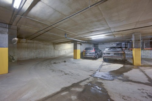 Garage - 606-5715 Rue Jean-Talon E., Montréal (Saint-Léonard), QC - Indoor Photo Showing Garage