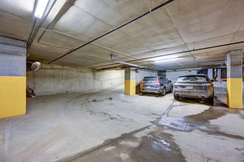 Garage - 606-5715 Rue Jean-Talon E., Montréal (Saint-Léonard), QC - Indoor Photo Showing Garage