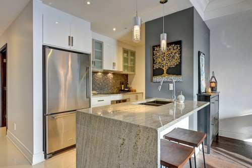 Kitchen - 606-5715 Rue Jean-Talon E., Montréal (Saint-Léonard), QC - Indoor Photo Showing Kitchen With Double Sink With Upgraded Kitchen