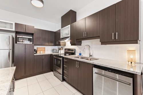 Cuisine - A2-50 Rue Lower Maple, Hudson, QC - Indoor Photo Showing Kitchen With Double Sink