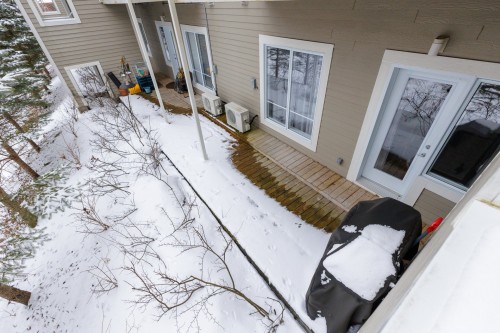 Face arrière - A2-50 Rue Lower Maple, Hudson, QC - Outdoor With Deck Patio Veranda