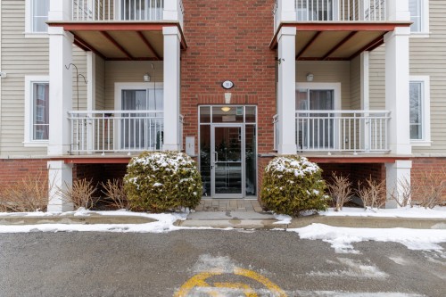 Entrée extérieure - A2-50 Rue Lower Maple, Hudson, QC - Outdoor With Balcony