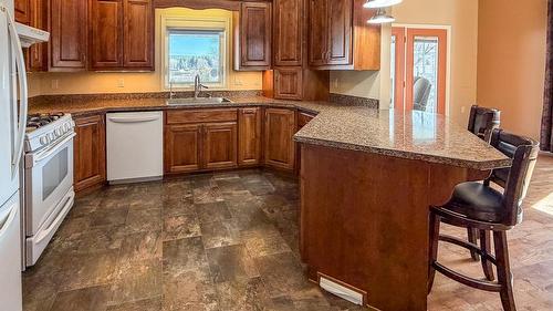 1016 29Th Avenue, Cranbrook, BC - Indoor Photo Showing Kitchen
