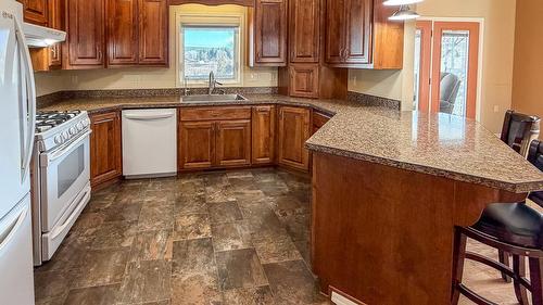 1016 29Th Avenue, Cranbrook, BC - Indoor Photo Showing Kitchen