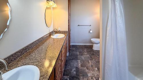 1016 29Th Avenue, Cranbrook, BC - Indoor Photo Showing Bathroom
