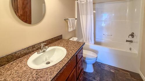 1016 29Th Avenue, Cranbrook, BC - Indoor Photo Showing Bathroom