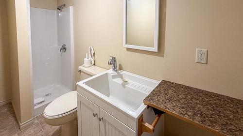 1016 29Th Avenue, Cranbrook, BC - Indoor Photo Showing Bathroom