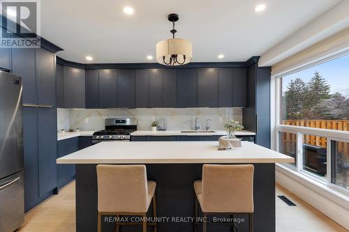 127 Glenvalley Drive, Cambridge, ON - Indoor Photo Showing Kitchen With Upgraded Kitchen