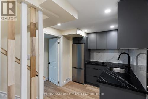 127 Glenvalley Drive, Cambridge, ON - Indoor Photo Showing Kitchen