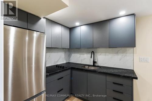 127 Glenvalley Drive, Cambridge, ON - Indoor Photo Showing Kitchen