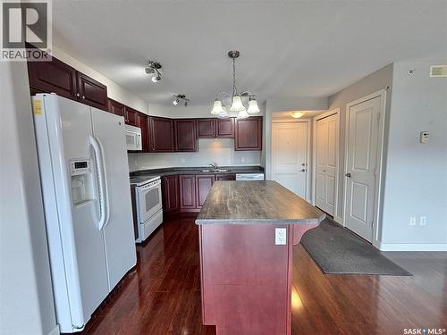 302 333 Morrison Drive, Yorkton, SK - Indoor Photo Showing Kitchen With Double Sink