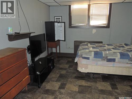 729 Carbon Avenue, Bienfait, SK - Indoor Photo Showing Bedroom