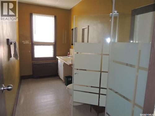 729 Carbon Avenue, Bienfait, SK - Indoor Photo Showing Bathroom