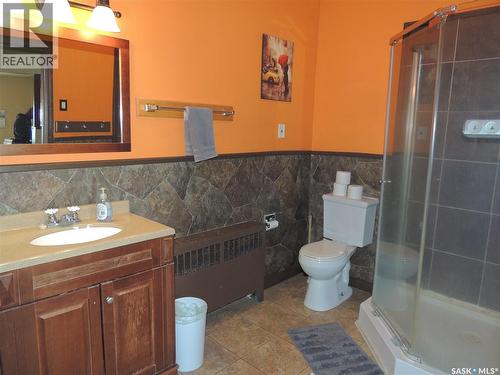 729 Carbon Avenue, Bienfait, SK - Indoor Photo Showing Bathroom