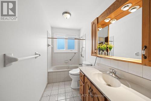 808 Nicholson Avenue, Ottawa, ON - Indoor Photo Showing Bathroom