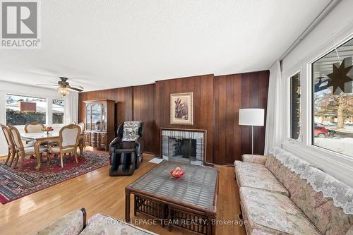 808 Nicholson Avenue, Ottawa, ON - Indoor Photo Showing Living Room With Fireplace