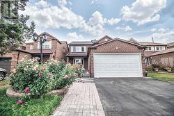 11 CARISBROOKE SQUARE Toronto, ON M1B 4M2
