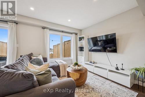 54 Miranda Path, Woolwich, ON - Indoor Photo Showing Living Room